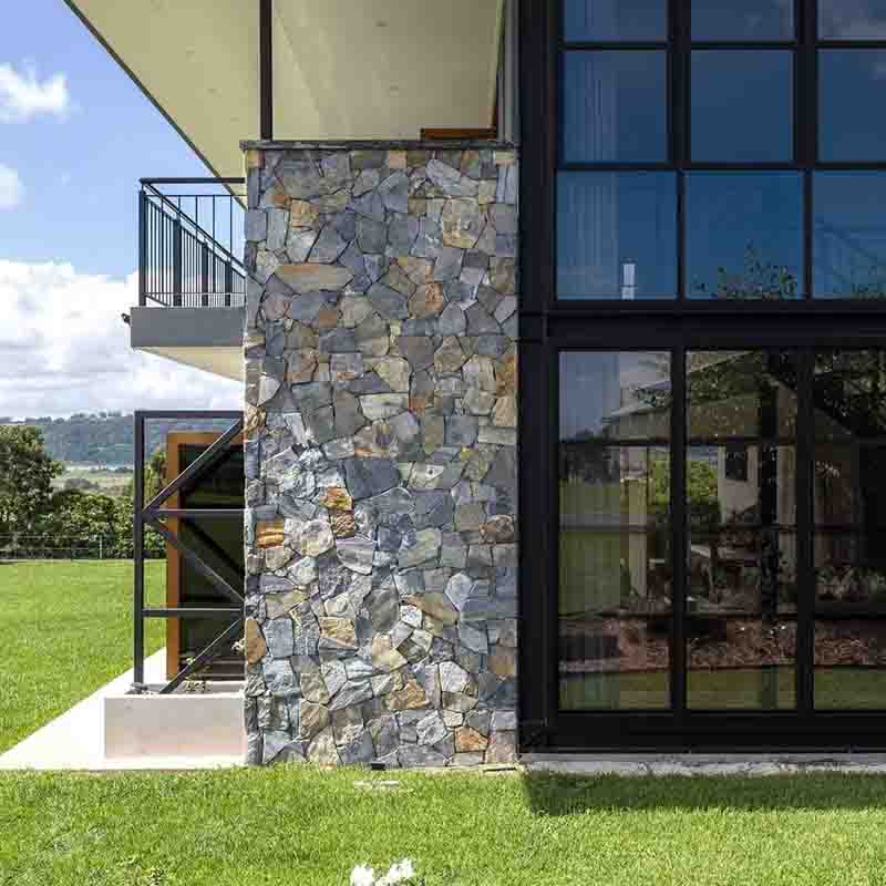 Matching Stone Wall Colors With Outdoor Landscaping